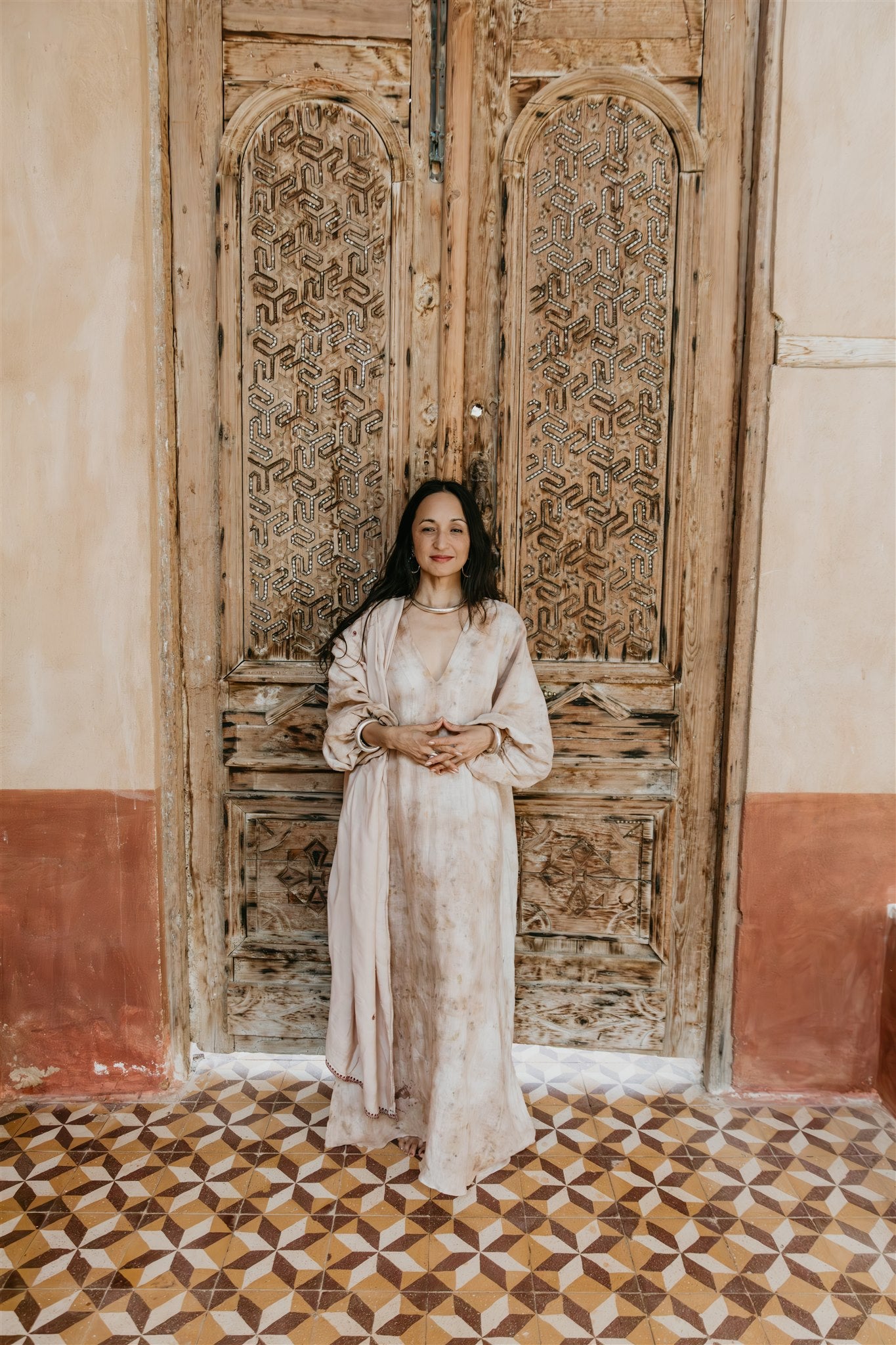 Woman wearing Nomad Linen Kaftan Dress By Payet Maison with deep V neckline and ballon sleeves.